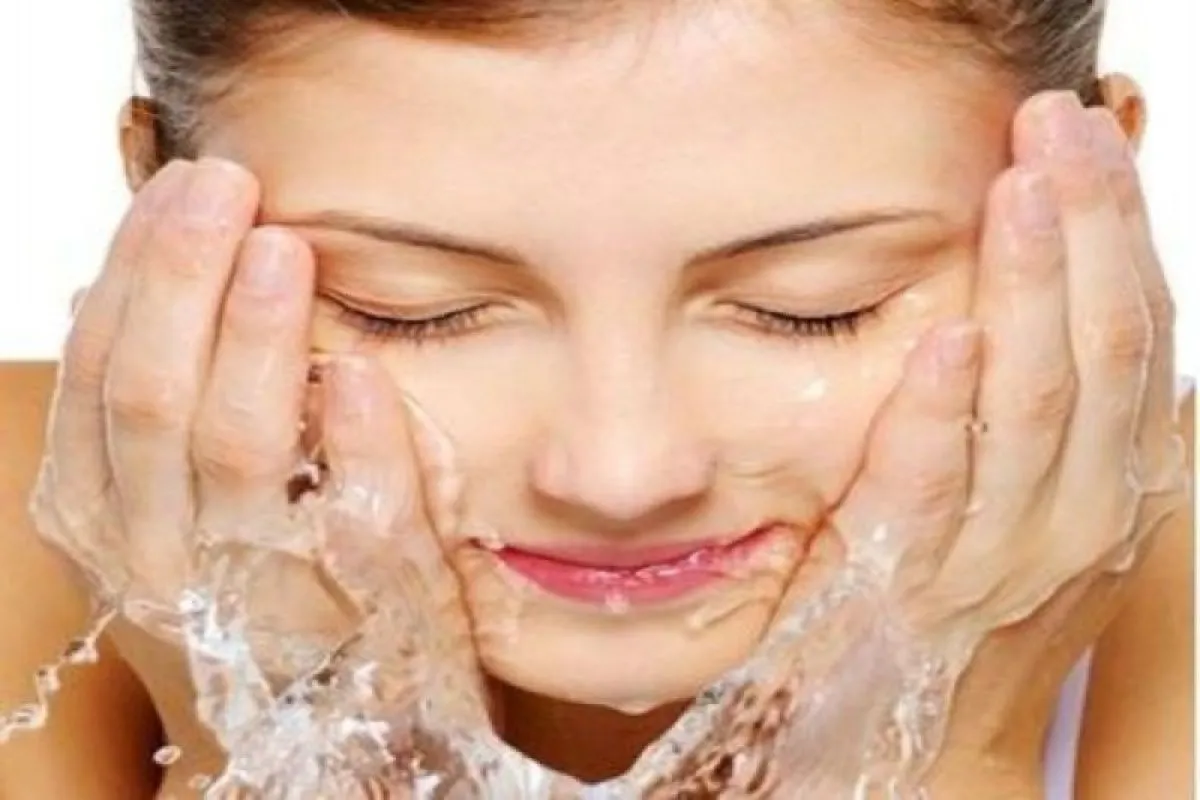 Dermatolog Ungkap Waktu Terbaik Mencuci Wajah agar Kulit Tetap Sehat dan Terhindar dari Iritasi